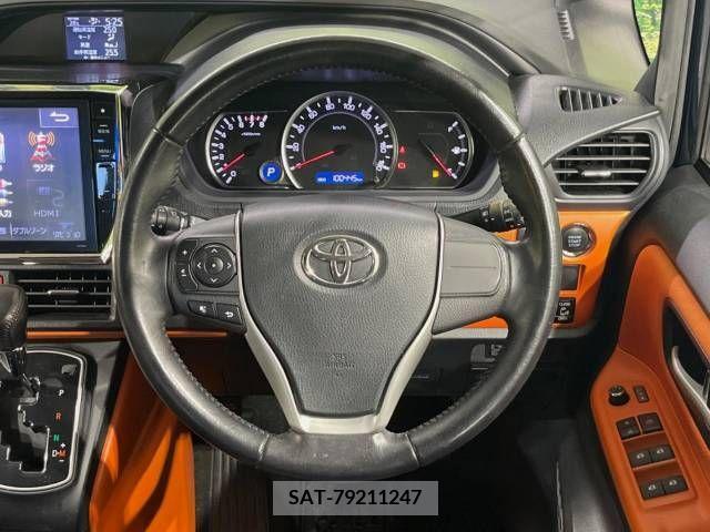 Toyota VOXY 2014-11 370406-12