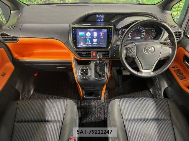 Toyota VOXY 2014-11 370406-1