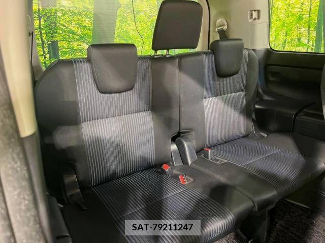 Toyota VOXY 2014-11 370406-10