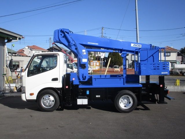 Hino DUTRO 2017-08 183119-3
