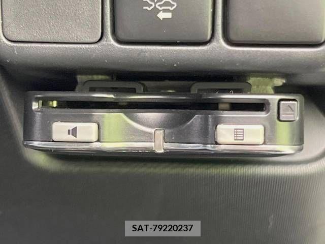 Toyota AQUA 2018-04 339232-5