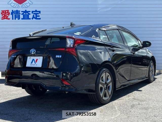 Toyota PRIUS 2019-04 332077-17