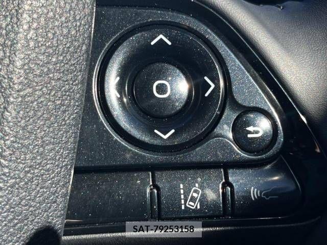 Toyota PRIUS 2019-04 332077-6