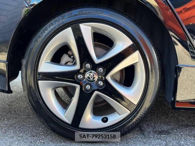 Toyota PRIUS 2019-04 332077-12