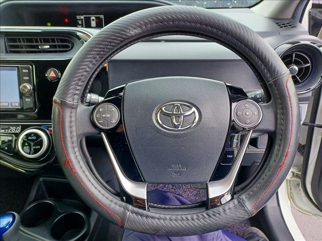 Toyota AQUA 2017-06 182591-12