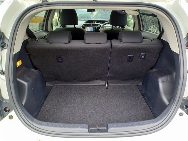 Toyota AQUA 2017-06 182591-5