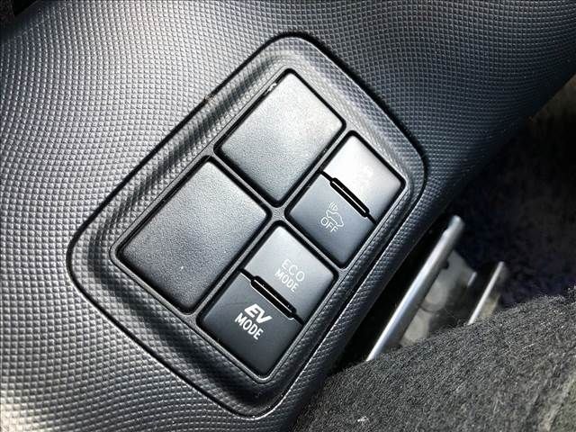 Toyota AQUA 2017-06 182591-21