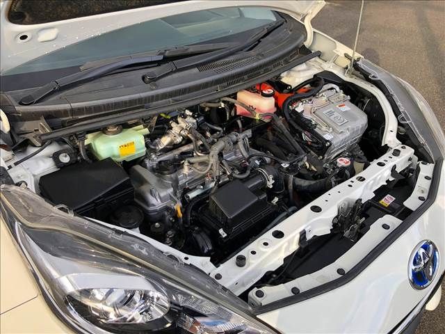 Toyota AQUA 2017-06 182591-26
