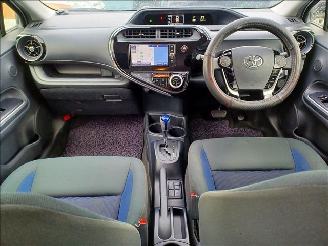 Toyota AQUA 2017-06 182591-1