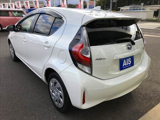 Toyota AQUA 2017-06 182591-2