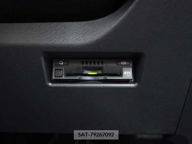 Toyota AQUA 2018-04 293127-16