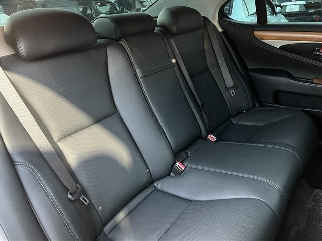 Lexus LS 2017-01 193763-19