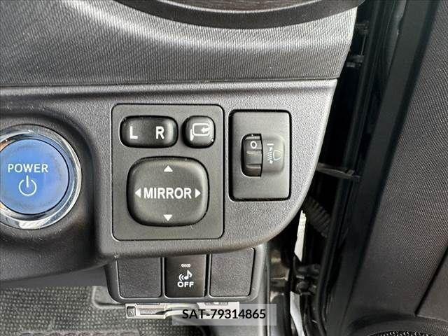 Toyota AQUA 2013-09 335872-25