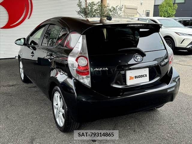 Toyota AQUA 2013-09 335872-12