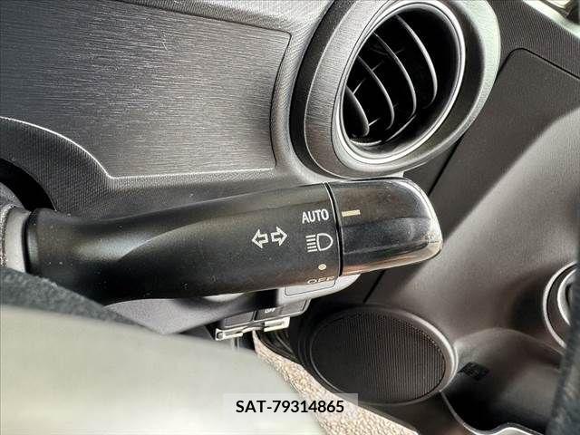 Toyota AQUA 2013-09 335872-23
