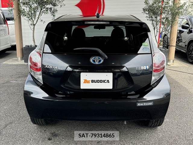 Toyota AQUA 2013-09 335872-11