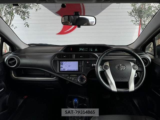 Toyota AQUA 2013-09 335872-1