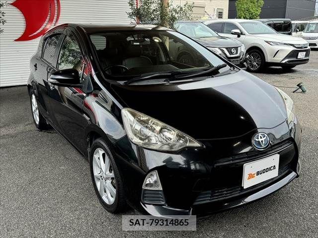 Toyota AQUA 2013-09 335872-8