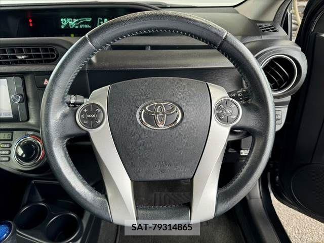 Toyota AQUA 2013-09 335872-6