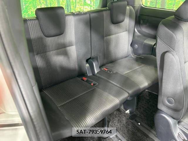 Toyota VOXY 2019-05 332195-11