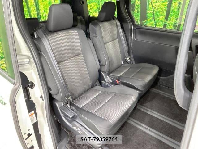 Toyota VOXY 2019-05 332195-10