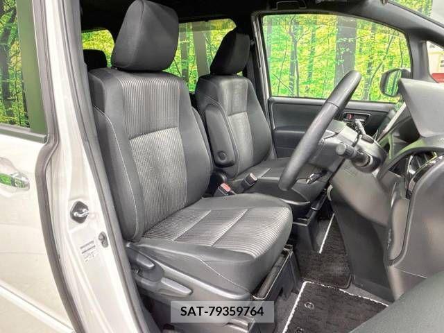 Toyota VOXY 2019-05 332195-9