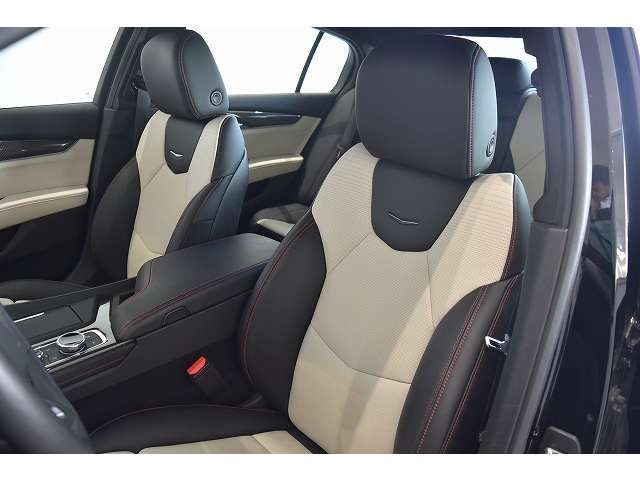 Cadillac CT5 2022-06 17827-13