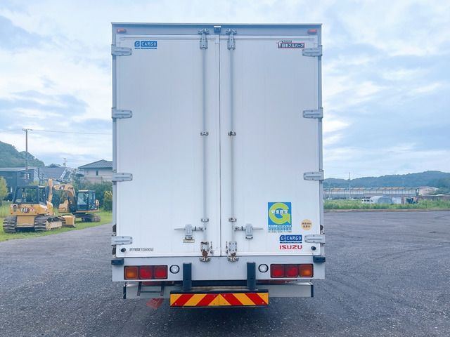 Isuzu GIGA 2017-02 17656-1