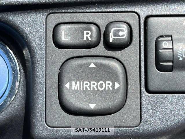 Toyota AQUA 2013-08 261043-6