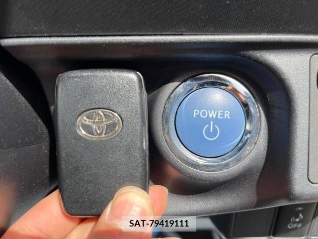 Toyota AQUA 2013-08 261043-7