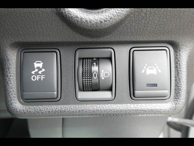 Nissan NOTE 2015-05 5983-25