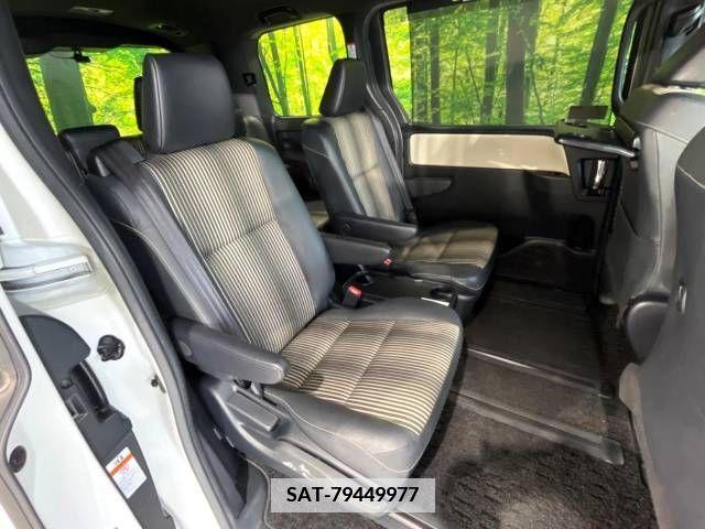 Toyota NOAH 2019-06 350870-9