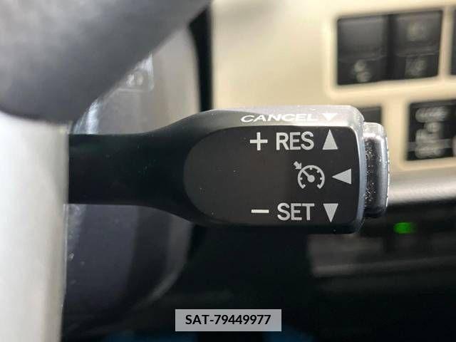 Toyota NOAH 2019-06 350870-7