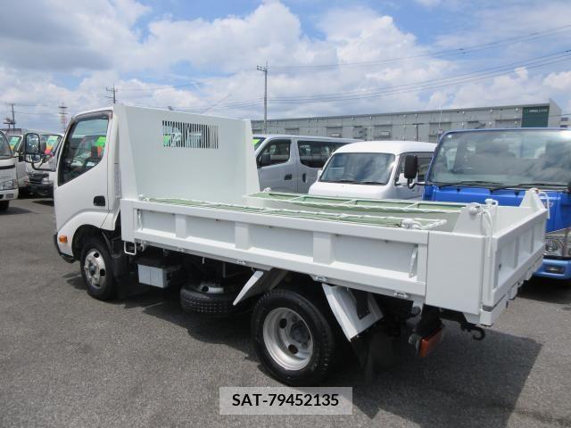 Hino DUTRO 2013-12 320366-8