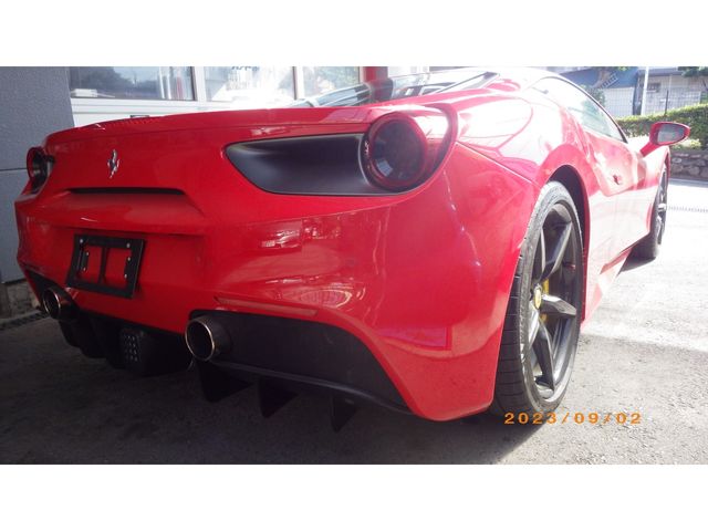 Ferrari 488 GTB 2018-05 22800-9