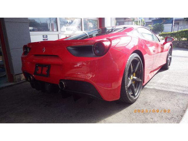 Ferrari 488 GTB 2018-05 22800-8