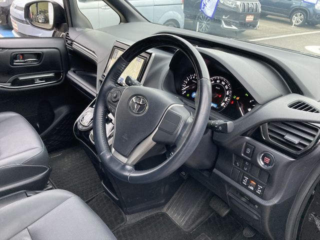 Toyota ESQUIRE 2019-02 182057-3