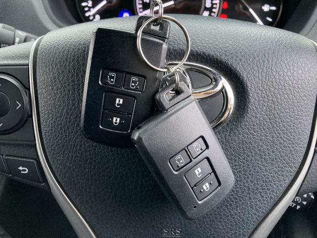 Toyota ESQUIRE 2019-02 182057-18