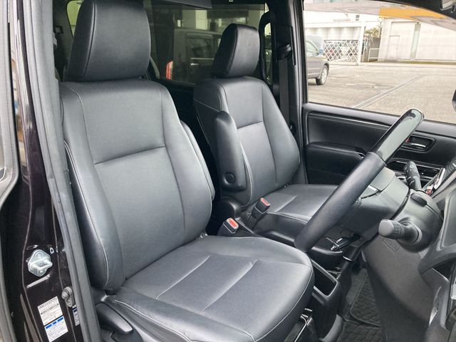 Toyota ESQUIRE 2019-02 182057-4