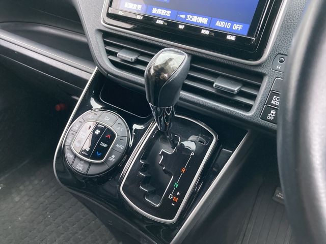 Toyota ESQUIRE 2019-02 182057-12