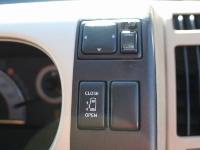 Nissan SERENA 2007-10 28146-8