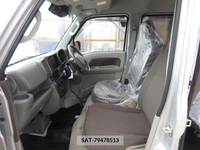 Suzuki EVERY 2023-11 329489-12