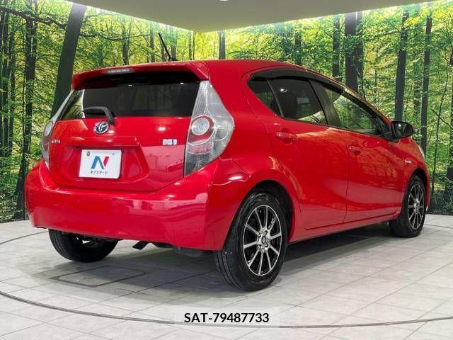 Toyota AQUA 2013-10 389330-17