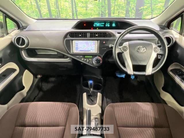 Toyota AQUA 2013-10 389330-1