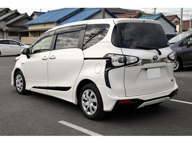 Toyota SIENTA 2015-10 14939-2