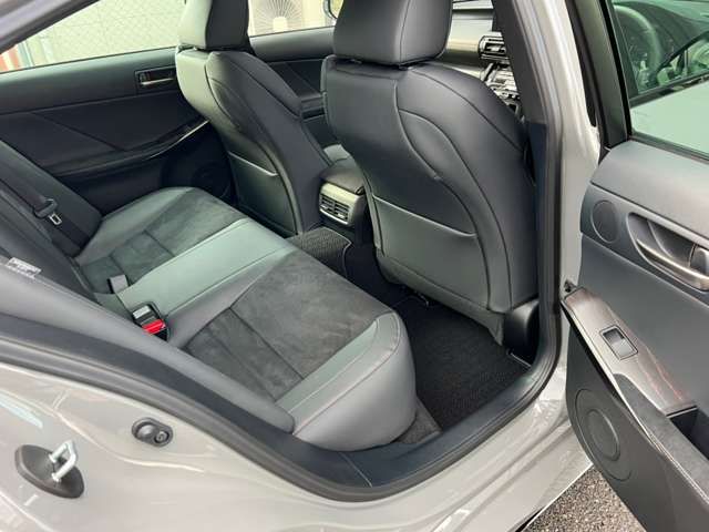 Lexus IS 2022-11 20309-16