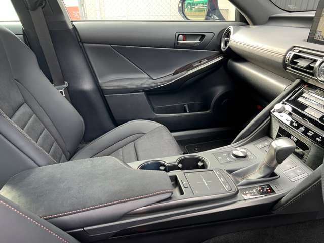 Lexus IS 2022-11 20309-13