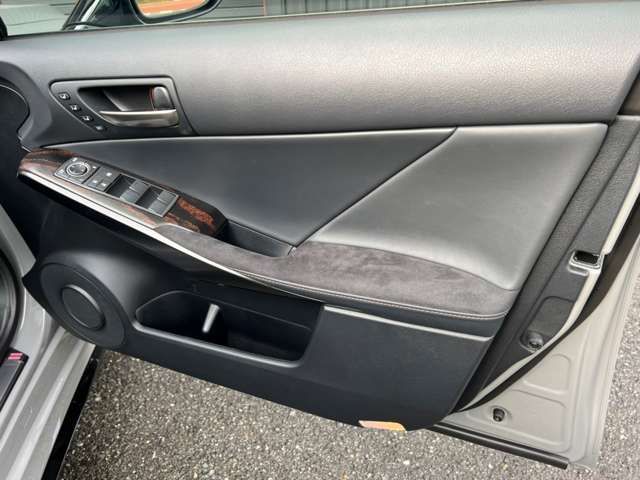 Lexus IS 2022-11 20309-15