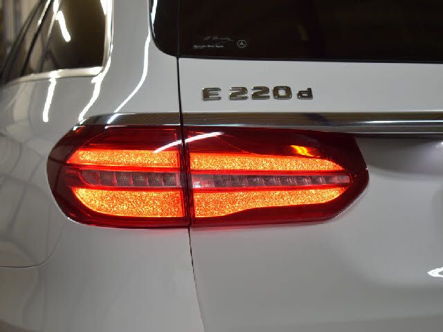 Mercedes Benz E-CLASS 2018-12 22338-26