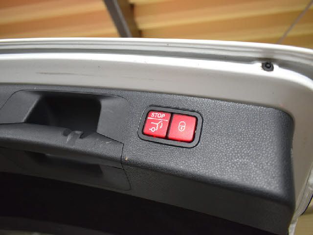 Mercedes Benz E-CLASS 2018-12 22338-20